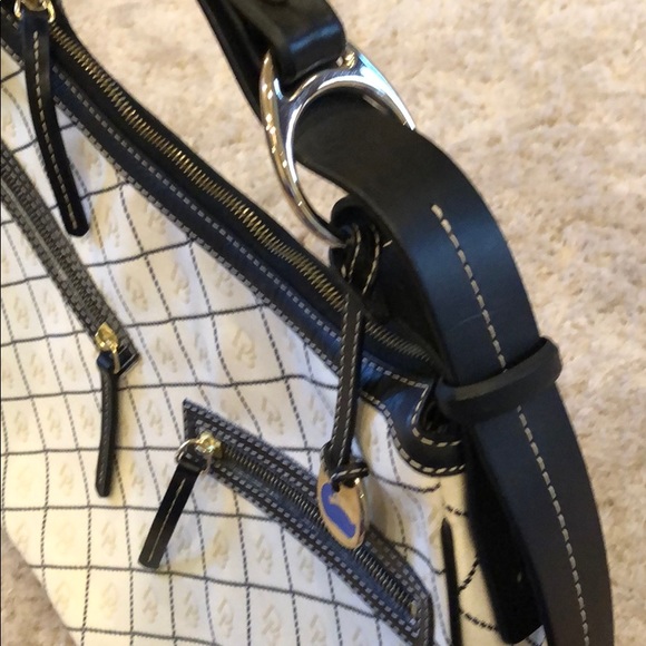 Dooney & Bourke signature print circle hobo - Picture 4 of 8